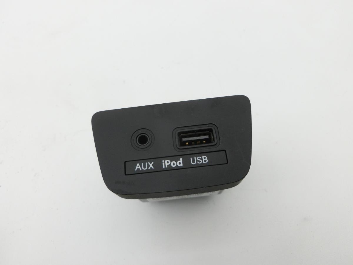 USB+Aux+Bush+Connection+for+Hyundai+I30+GD+11-15