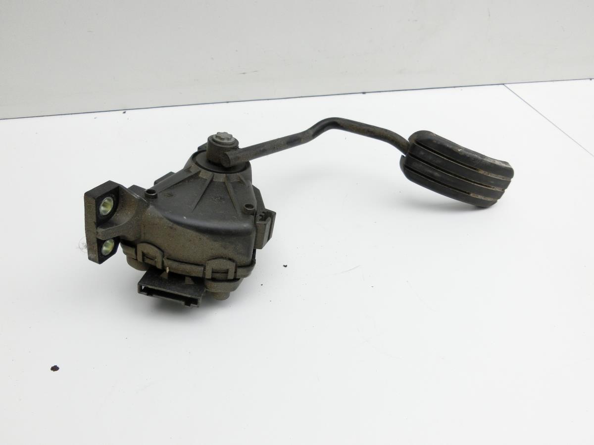 gas_value_sensor_pedal_for_Renault_Trafic_II_Vivaro_A_06-14