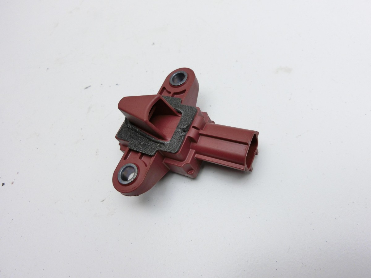 Fiat 500 07-15  Sensor für Airbag Crashsensor Airbagsensor Rechts Vorne 51925571 5WK4481101