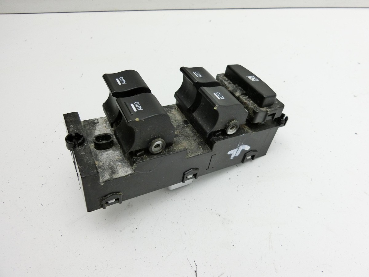 Hyundai I40 CW 11-15 Kombi  Fensterheberschalter Schalter Links Vorne 93570-3Z300 39R491-1000