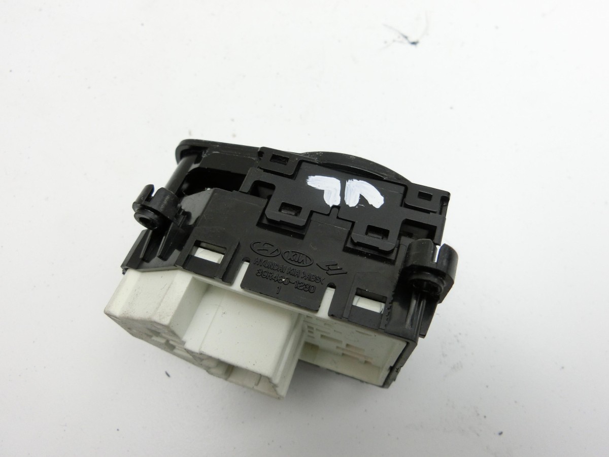 Hyundai I40 CW 11-15  Spiegelverstellung Aussenspiegel Schalter Links Vorne 39R480-1230