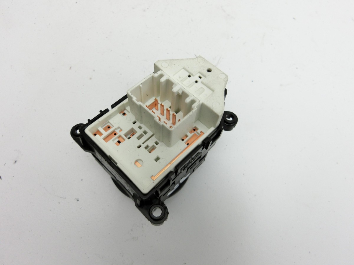 Hyundai I40 CW 11-15  Spiegelverstellung Aussenspiegel Schalter Links Vorne 39R480-1230