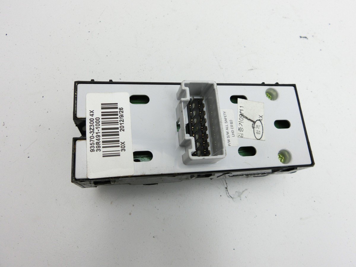 Hyundai I40 CW 11-15 Kombi  Fensterheberschalter Schalter Links Vorne 93570-3Z300 39R491-1000