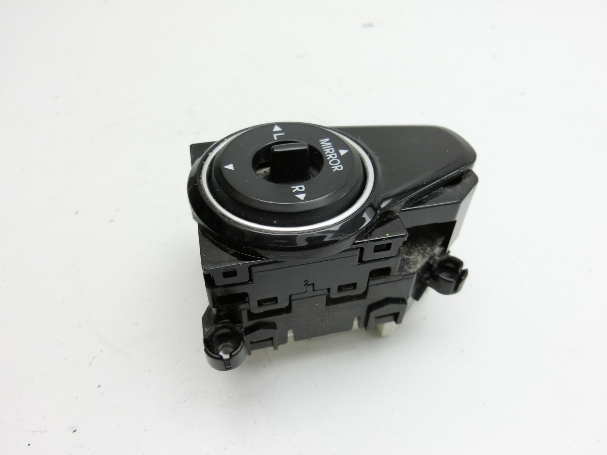 Hyundai I40 CW 11-15  Spiegelverstellung Aussenspiegel Schalter Links Vorne 39R480-1230