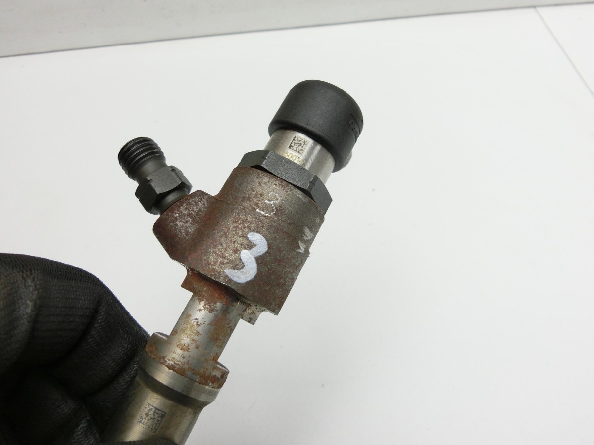 Seat Ibiza 6J 12-15 CDI 1,6 66KW  Injektor Einspritzdüse Zyl.3 A6510702987 03L130277B