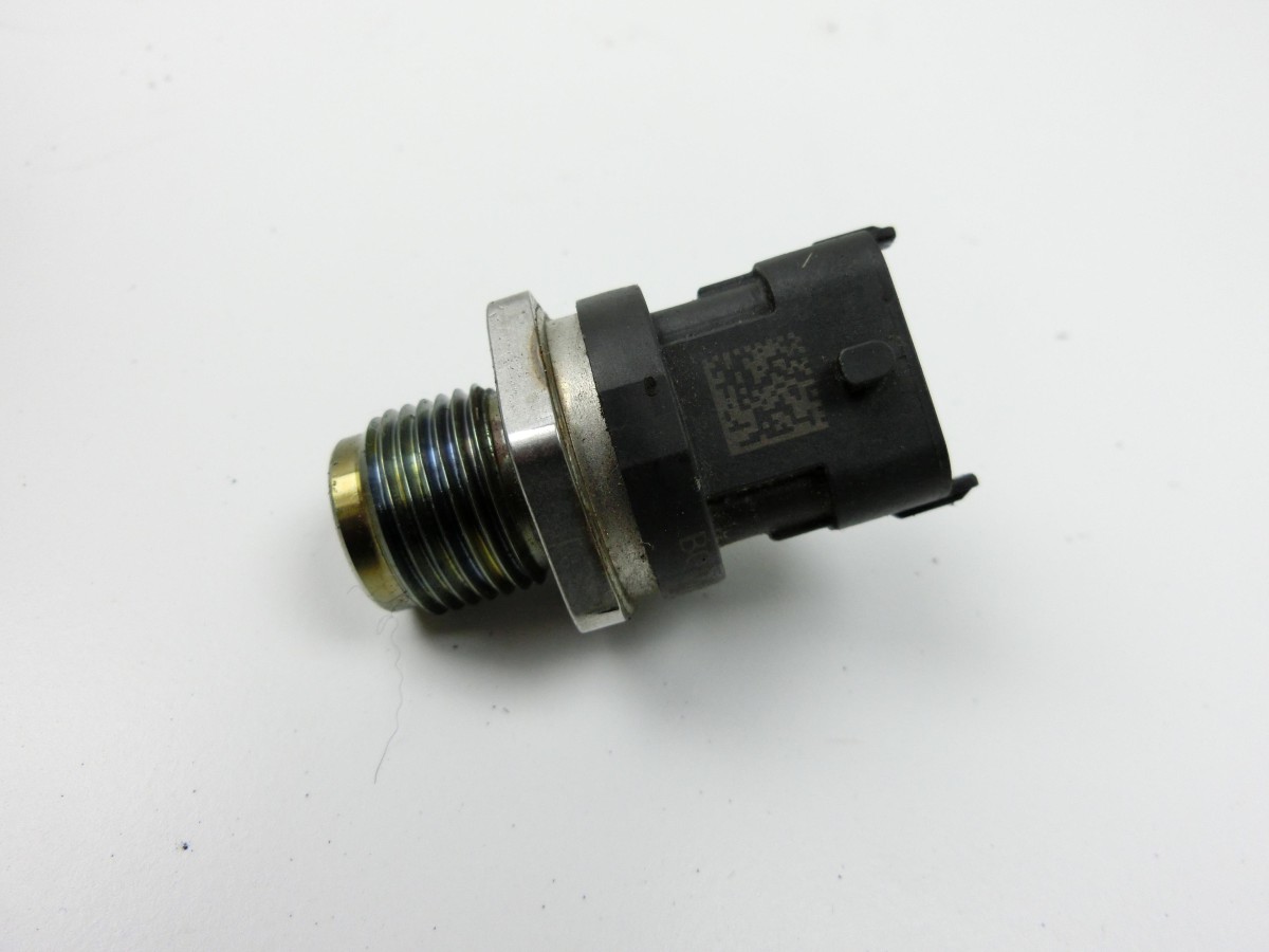 Opel Corsa D 06-10 1,2 55KW  Railsensor Drucksensor Kraftstoffdruck 93191400 0281002903