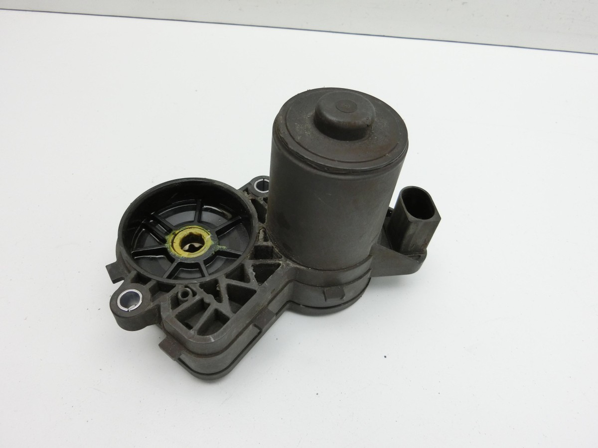 Mercedes X253 15-19 CDI 2,2 125KW  Stellemotor für Bremssattel Hinten Links 6426142