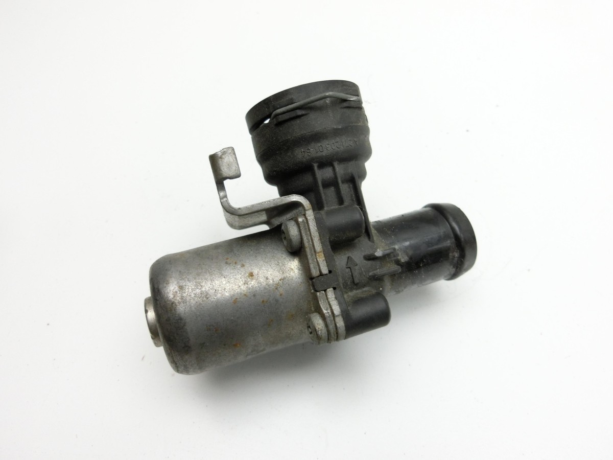 Mercedes S204 C180 09-14 CGI 1,8 115KW  Wasserventil Heizungsventil Heizventil Regelventil A2712030164 4010575A