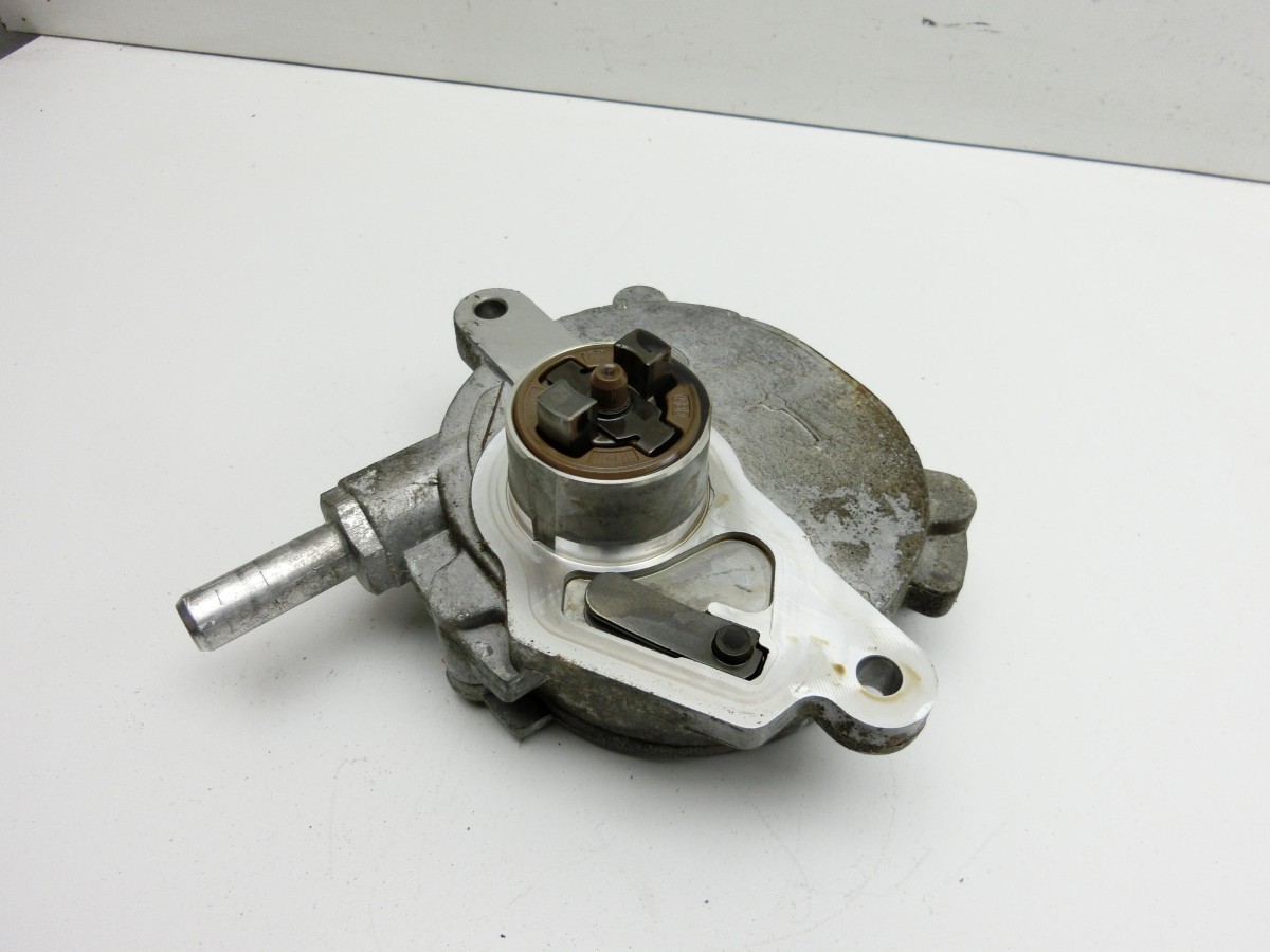 Mercedes S204 C180 09-14 CGI 1,8 115KW 271.820  Unterdruckpumpe Vakuumpumpe A2712301665 2070191011