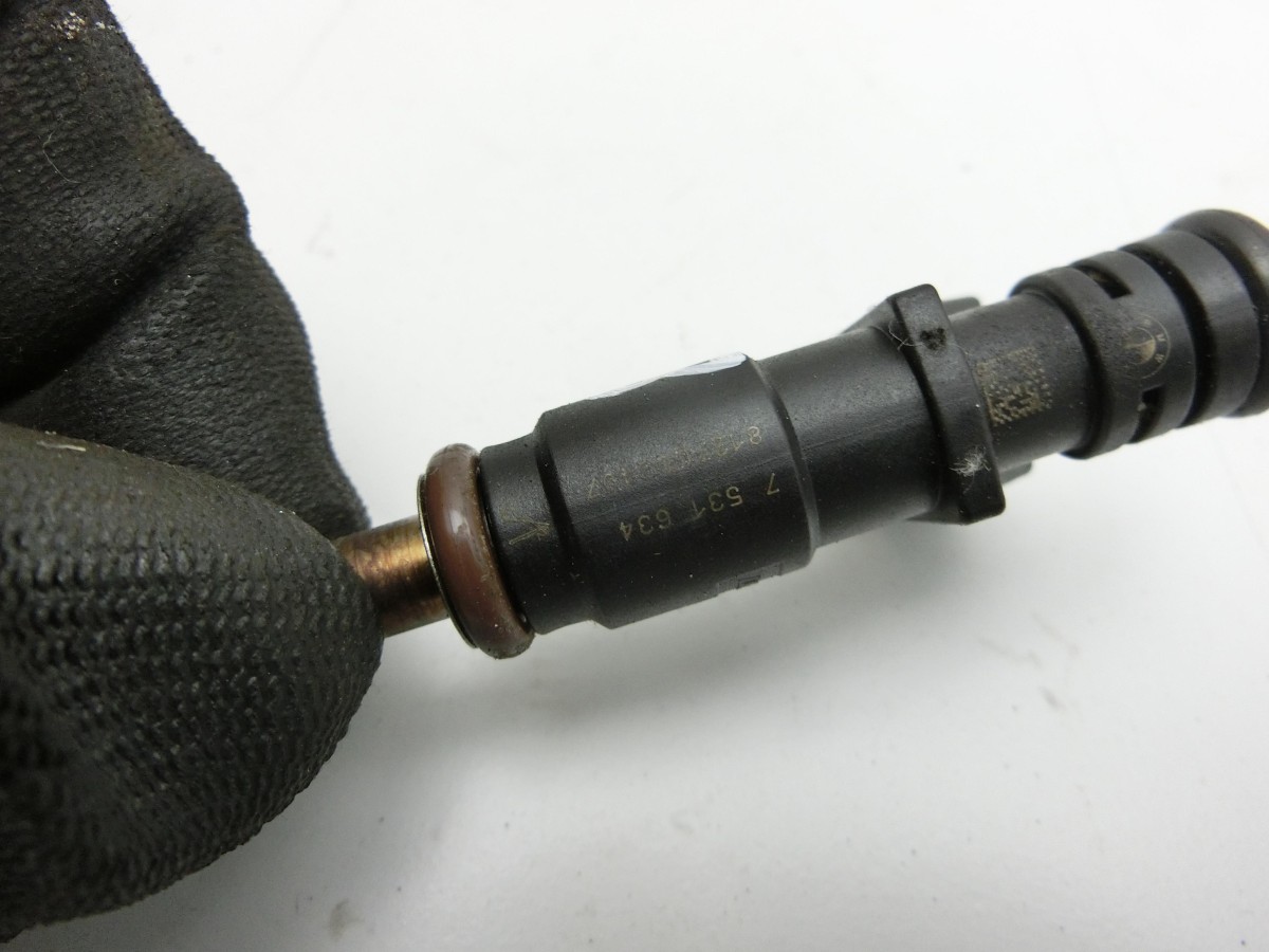 BMW 1er E82 07-11 3,0 160KW  Injektor Einspritzdüse Zyl.3 7531634