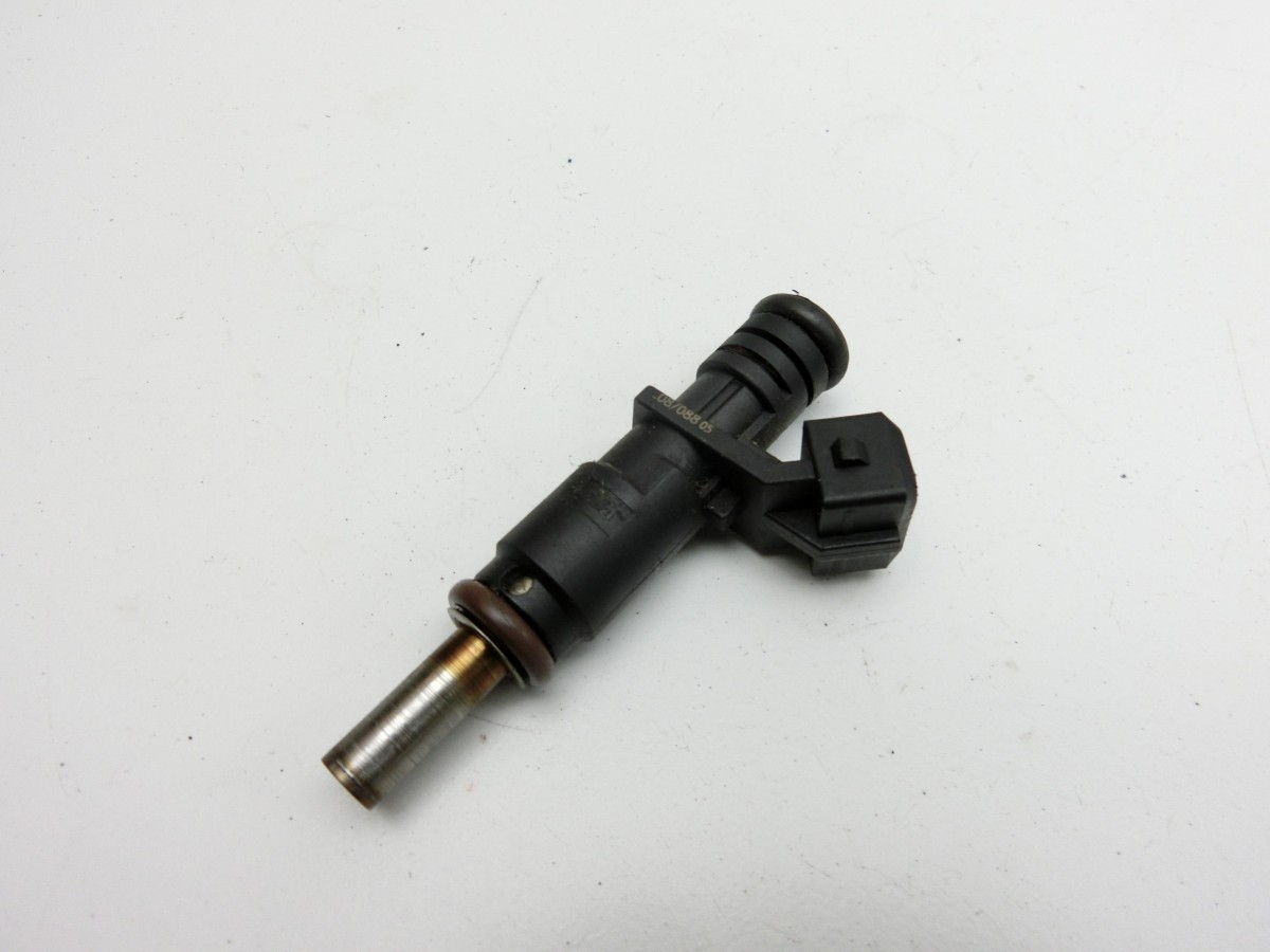 BMW 1er E82 07-11 3,0 160KW  Injektor Einspritzdüse Rail Zyl.4 7531634
