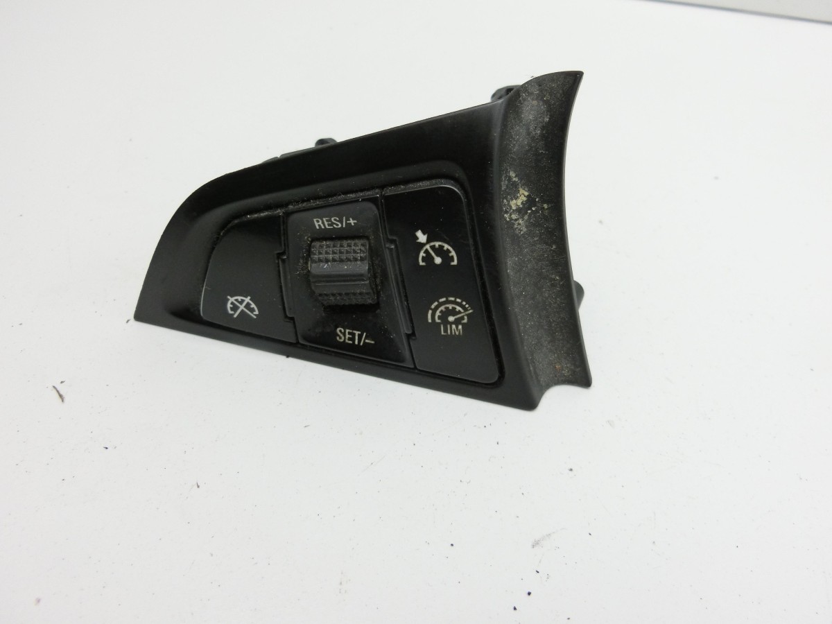 Opel Astra J 12-18  Lenkradschalter Multifunktionstasten Schalter für Lenkrad Links 13268692