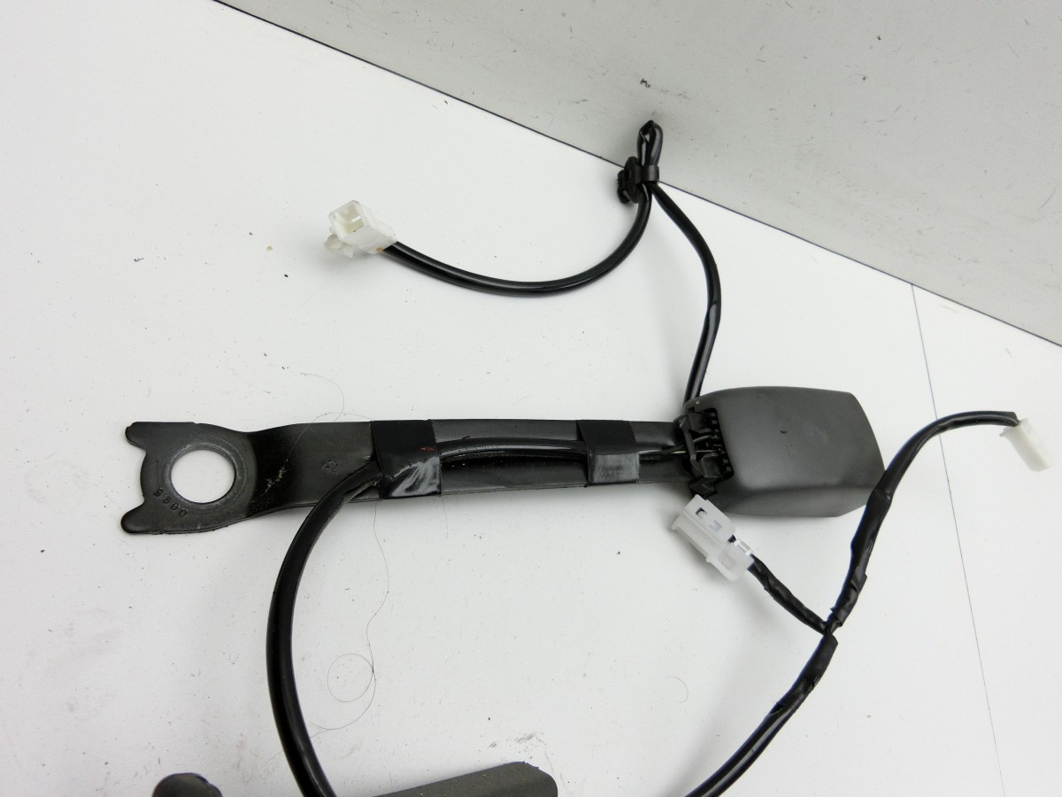 Toyota Prius W2 II 05-09 5T  Gurtschloss Rechts Vorne E034501 B-480