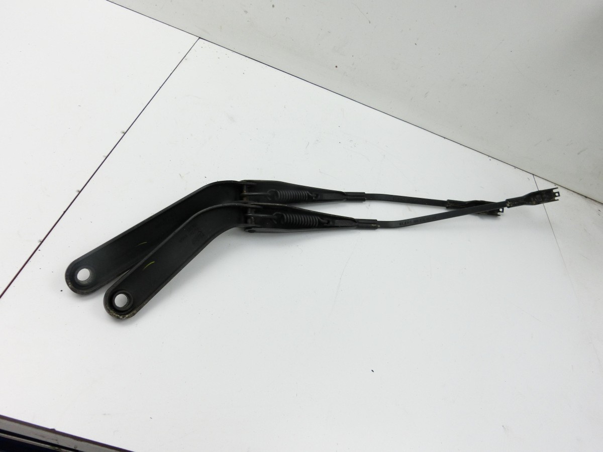 BMW E81 1er 116i LCI 07-13  2x Scheibenwischer Wischarm Vorne 9450003 61619450003