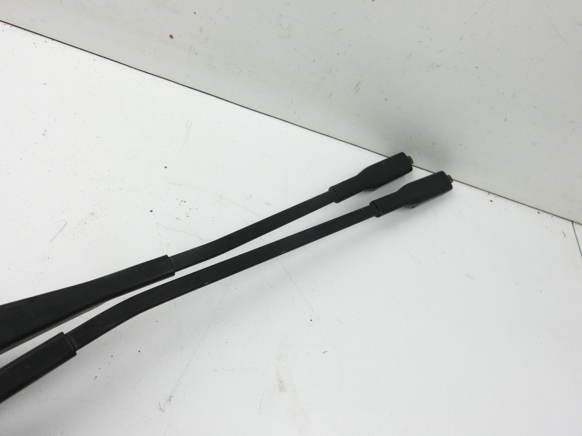 BMW E81 1er 116i LCI 07-13  2x Scheibenwischer Wischarm Vorne 9450003 61619450003