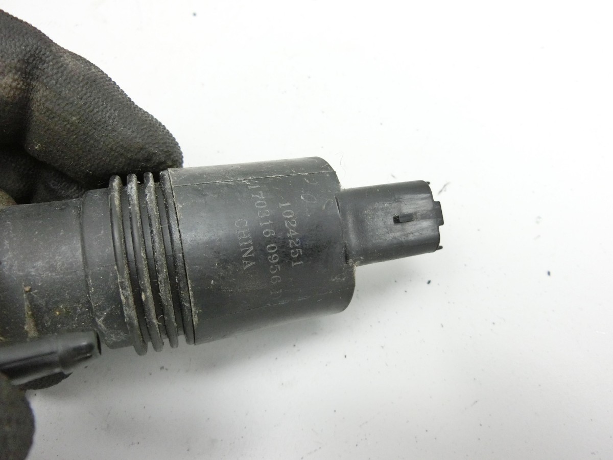 Mercedes X-Kl 470 X220d 17-20  Waschwasserpumpe Wischwasserpumpe Waschpumpe Vorne 1024251 1703160956