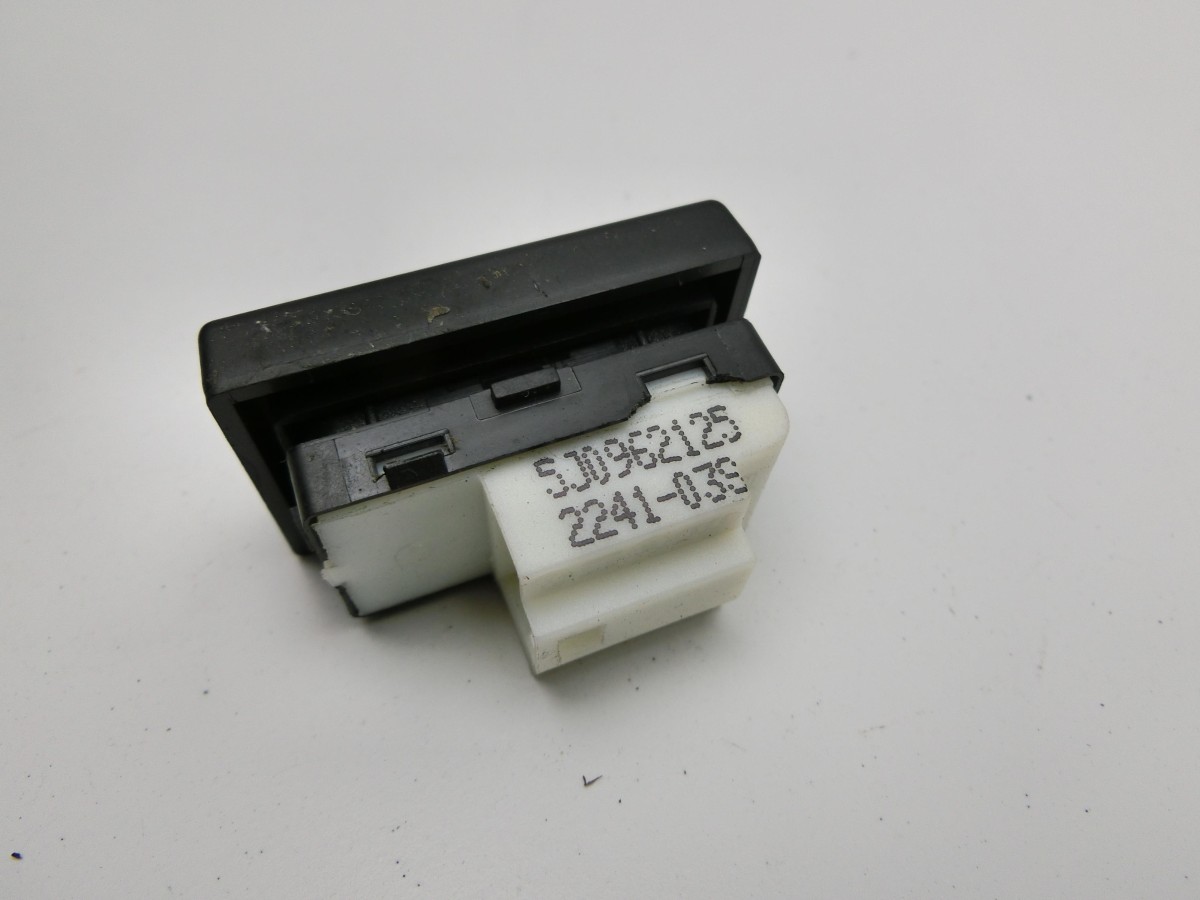 Skoda Roomster 5J 5J7 10-15  Schalter Zentralverriegelung Verriegelung 5J0962125 2241-03S