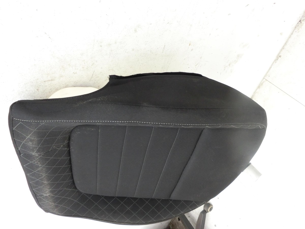 Skoda Fabia III NJ 14-18 5T  Sitzbezug Sitzpolster für Beifahrersitz Rechts Vorne beheizt 6V0881375J