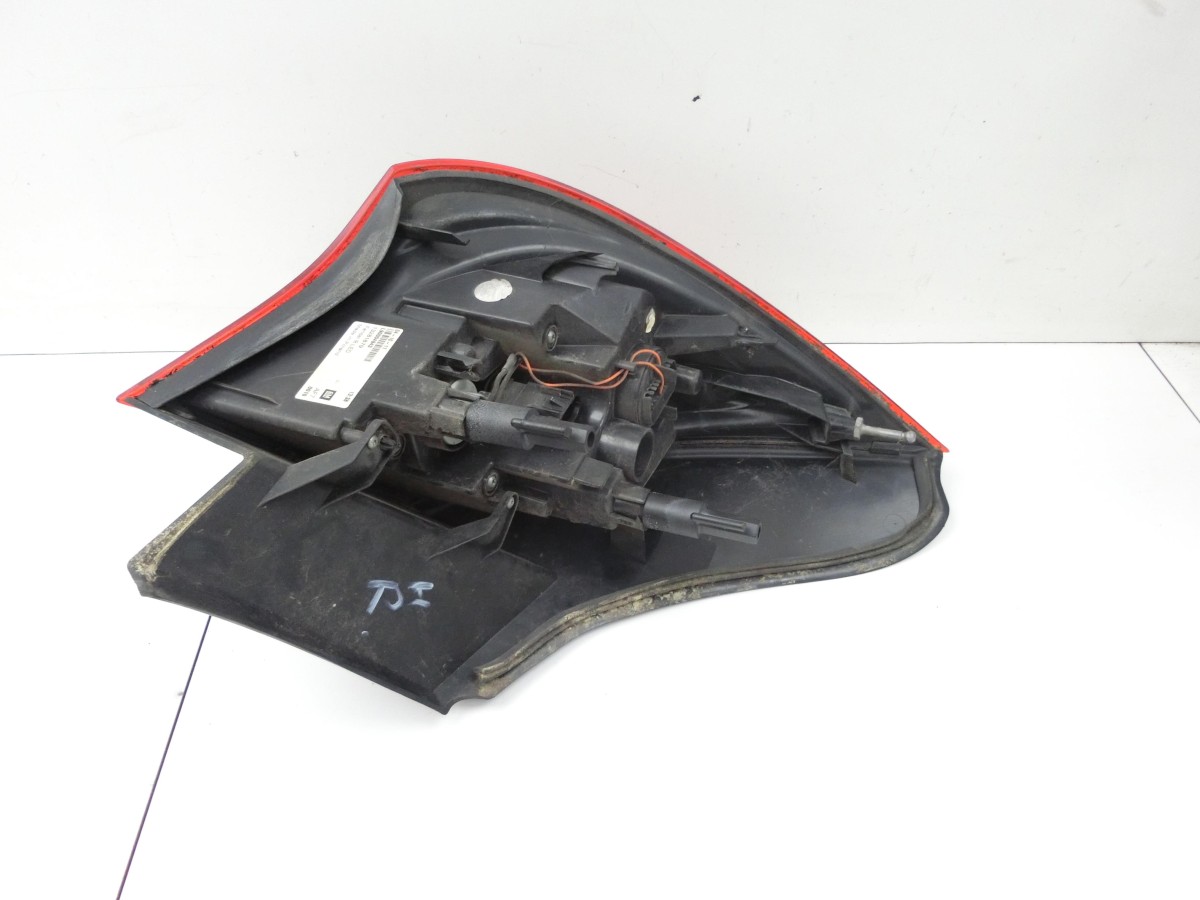 Opel Astra Gtc 11-18 3 Türer  Rückleuchte Heckleuchte Rücklicht LED Rechts 13386263 13281879