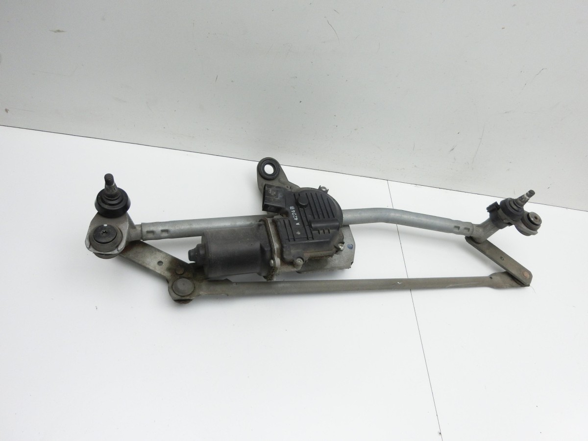 VW Passat 3C B7 10-14  Wischermotor m. Wischergestänge Vorne 3AB955023A A9675-447