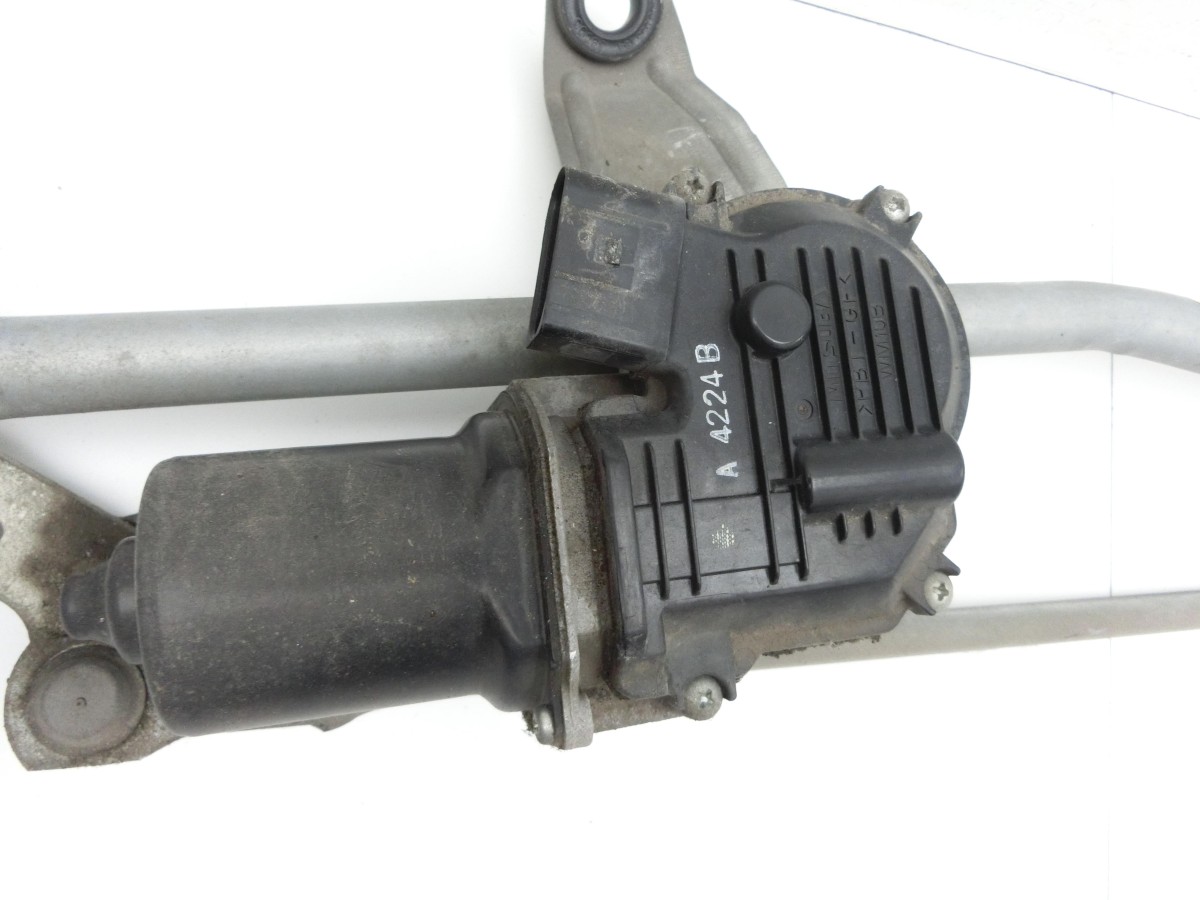 VW Passat 3C B7 10-14  Wischermotor m. Wischergestänge Vorne 3AB955023A A9675-447
