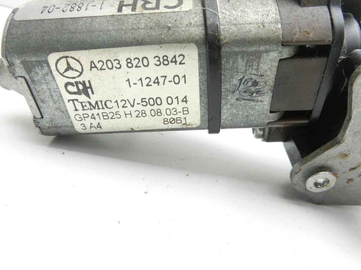 Mercedes S211 E500 02-06  Stellmotor für Sitzverstellung Rechts Vorne A2038203842 1-1882-04 77324703