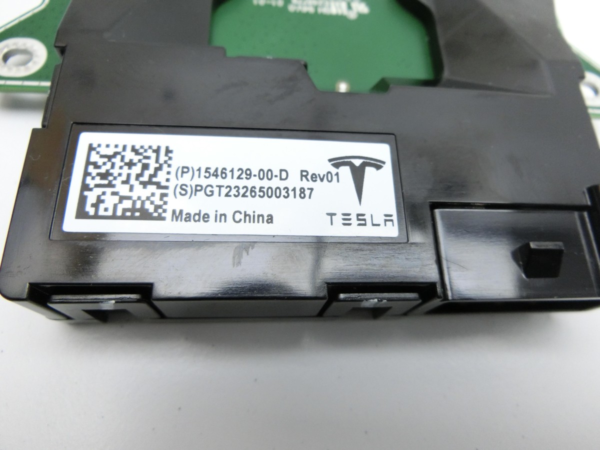 Tesla Model Y LR 20-25  USB-C Buchse 1546129-00-D 1546129-61-D