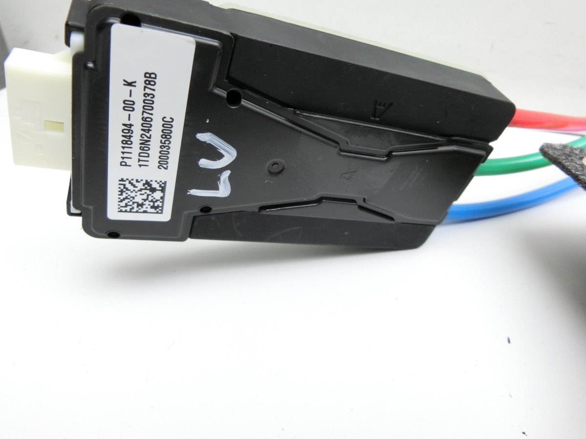 Tesla Model Y LR 20-25 Elektro  KW  Lordosenkissen Lordosenpumpe für Fahrer Sitz Links Vorne P1118494-00-K 009080110A