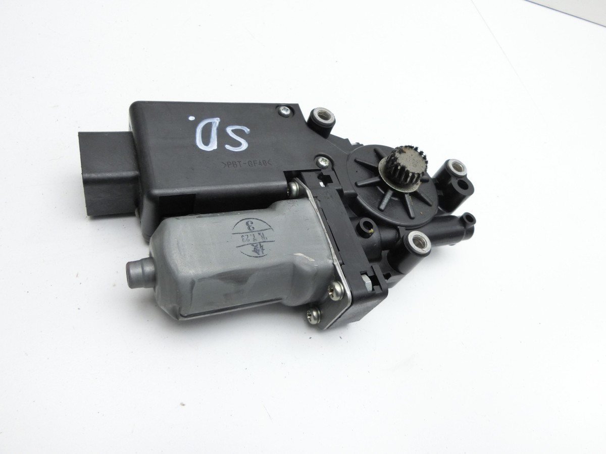 Mazda Cx-7 ER 09-12  Schiebedachmotor T132-V05 833100-4021