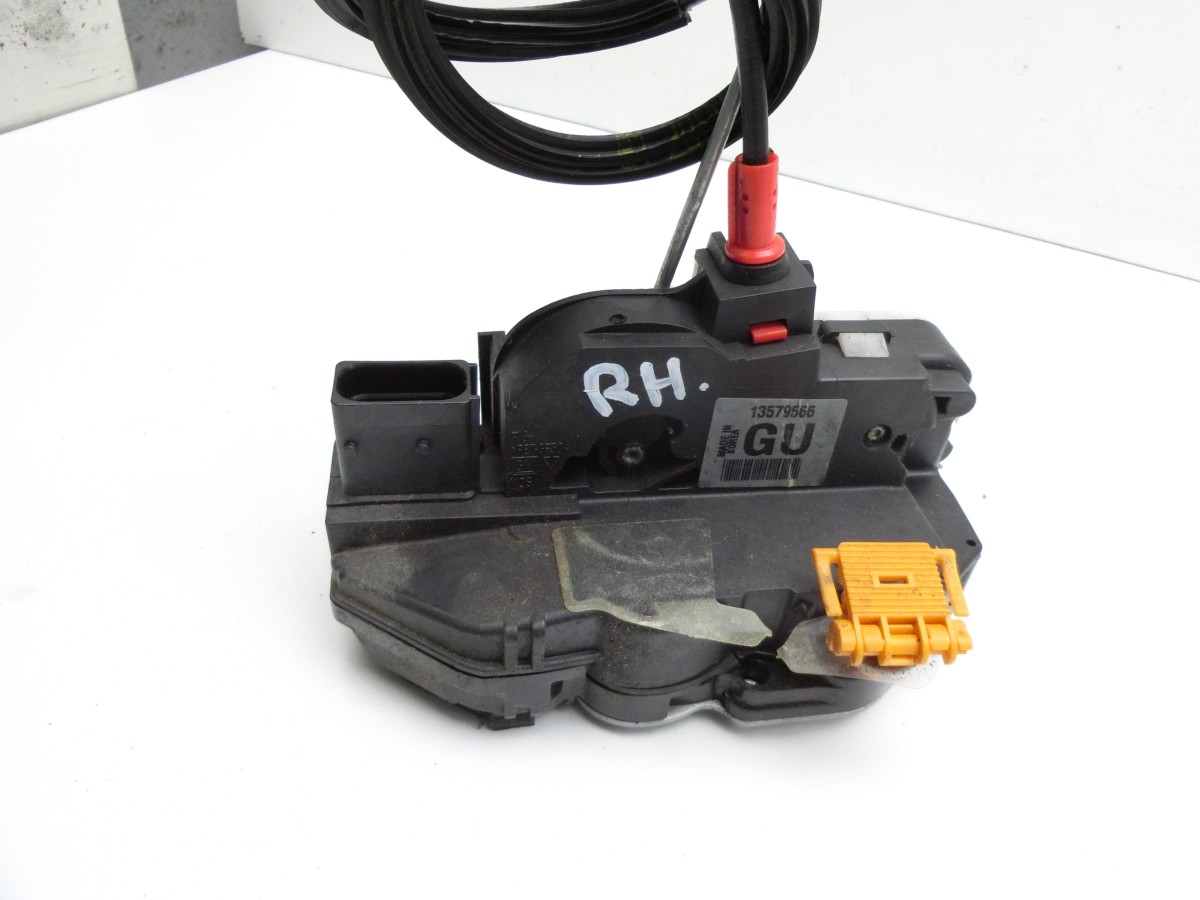 Opel Zafira Tourer C P12 16-19   Türschloss m. ZV Stellmotor Rechts Hinten 13579566