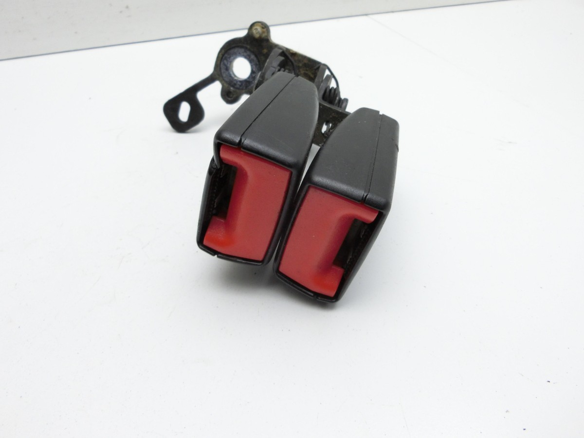 VW Golf VII 7 5G 12-17 5T  Gurtschloss Links Hinten und Mitte 8V0857739