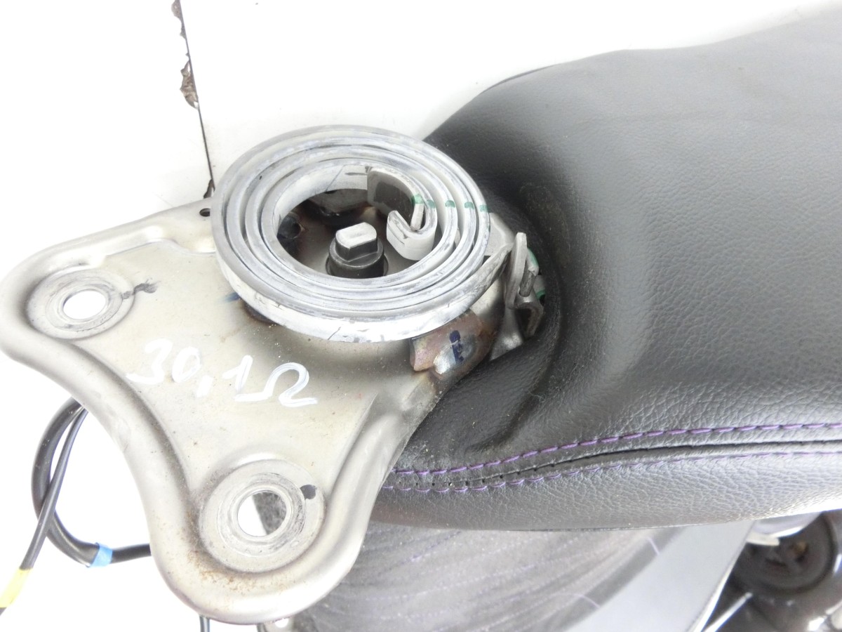 Suzuki Swift IV NZ 13-17 5T  Sitzbezug Rückenpolster Links Vorne für Fahrer Sitz rote Naht